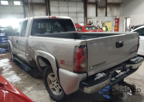 2005 Chevrolet Silverado 1500 Z71 z USA, uszkodzony, nr VIN 1GCEK19B25E247752